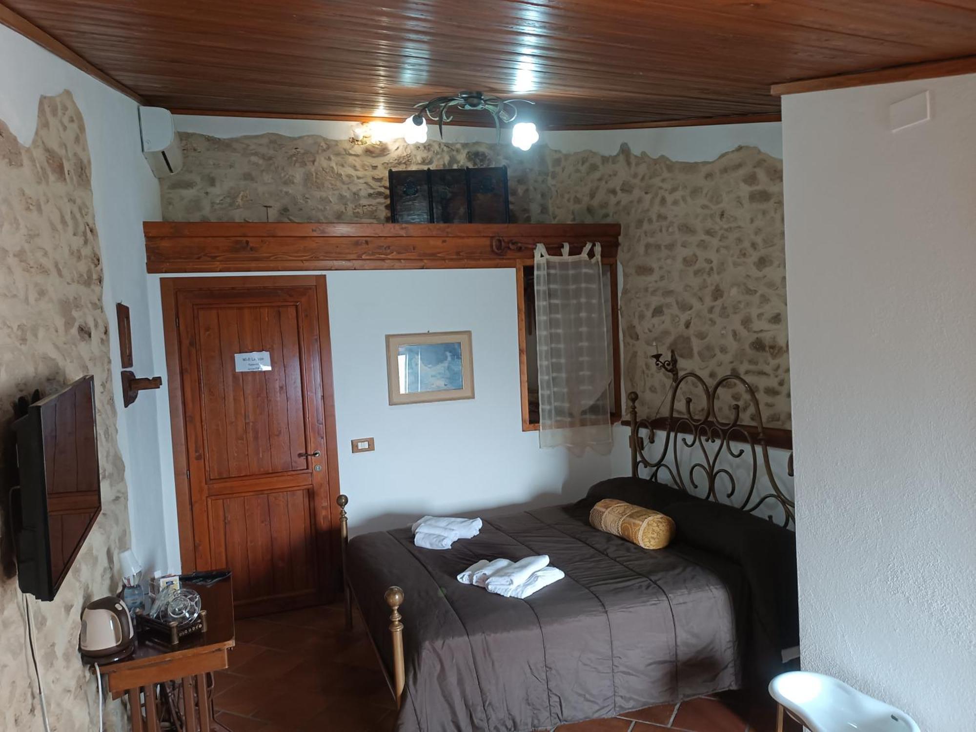 La Rupe Bed And Breakfast Norma Room photo
