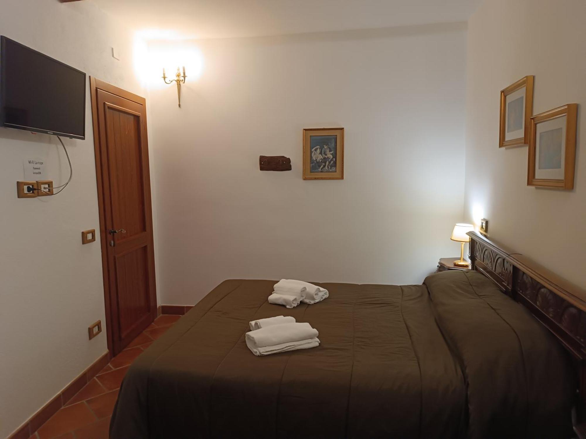 La Rupe Bed And Breakfast Norma Room photo